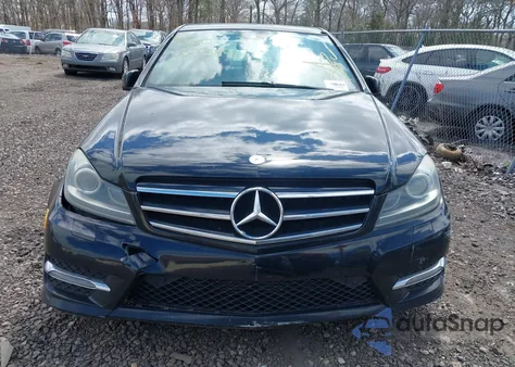 2013 Mercedes-Benz C 250 Luxury/Sport из США, поврежденный, VIN WDDGF4HB4DA776051